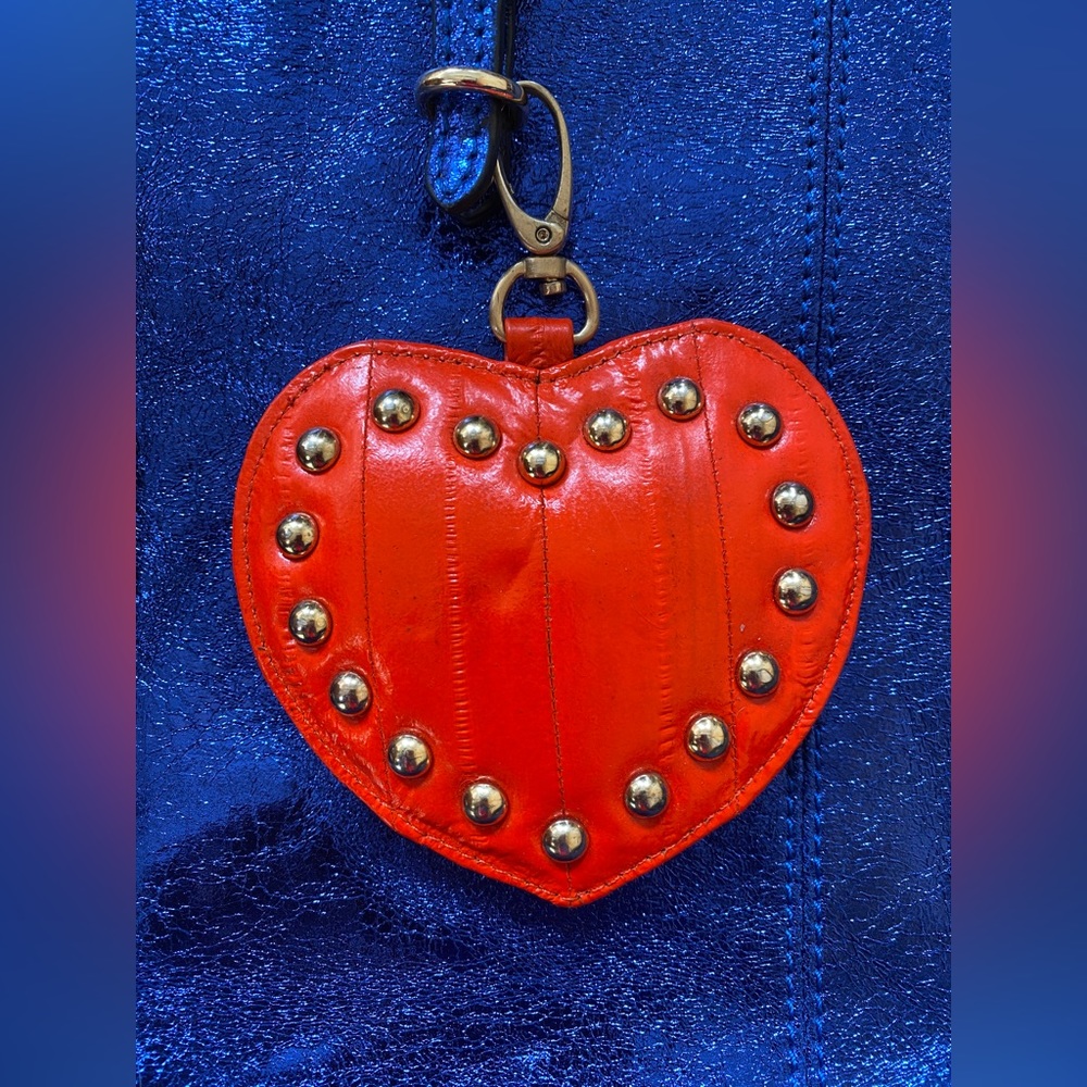 Gorgeous Essentiel Antwerp Blue Purse with Heart Keychain - Picture 15 of 16